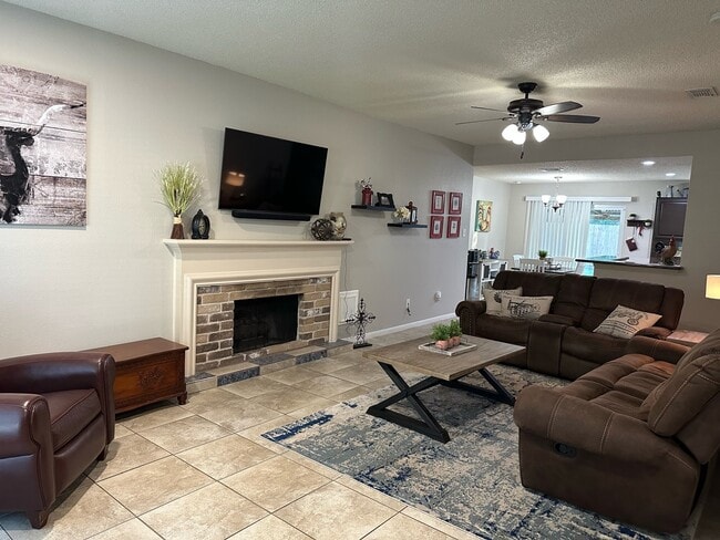 Building Photo - 3114 Sleepy Hollow Dr