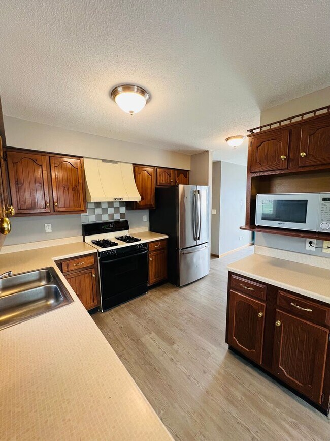 Building Photo - 3 Bedroom Home w/ Garage in Marion, IA