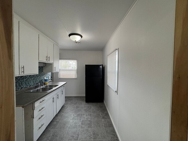 Building Photo - Single Family House