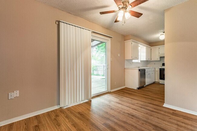 Building Photo - 1220 E Brooks St