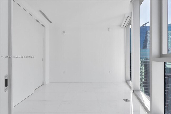 Building Photo - 300 Biscayne Blvd Way