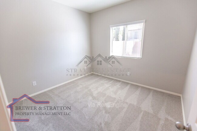 Building Photo - 495 E Rio Pl