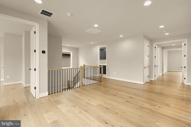 Building Photo - 6819 Isabella St