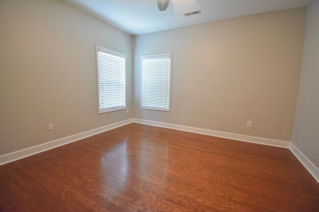 Building Photo - 4 Bedroom 2 Bathroom Home in Anderson Creek
