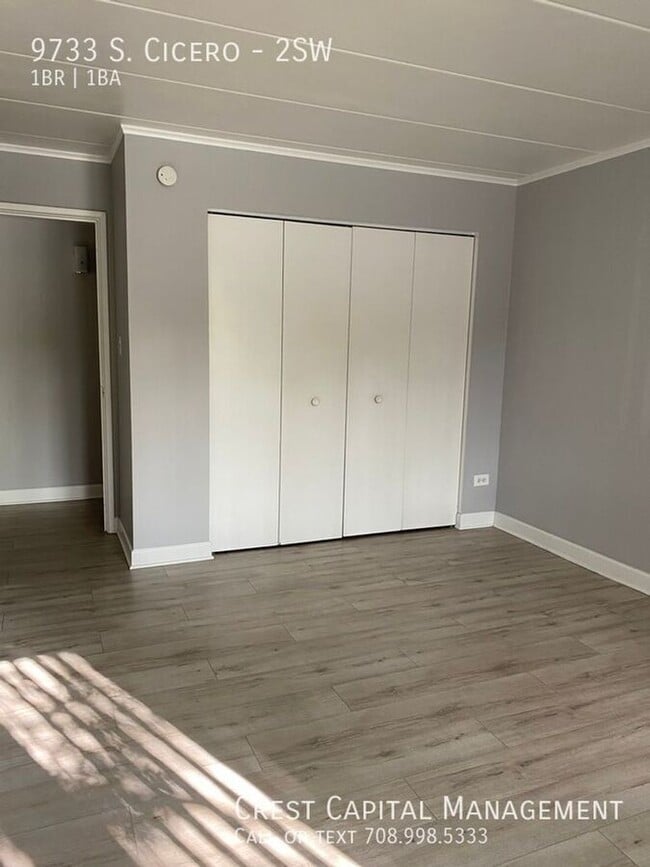 Building Photo - 9735 S Cicero Ave