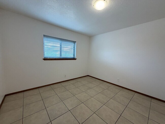 Building Photo - 1307 Rufina Ln