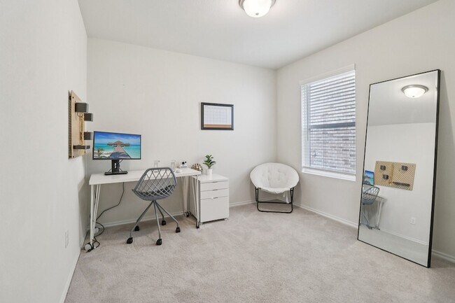 Building Photo - 475 Grenada Lk Dr