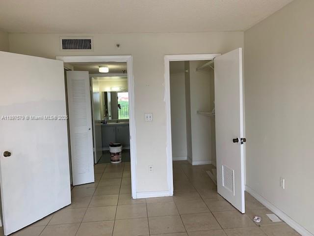 Building Photo - 9688 Fontainebleau Blvd