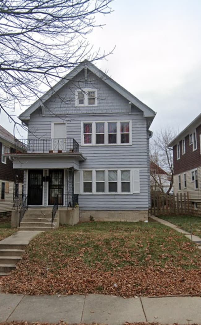 Building Photo - Charming 2-Bedroom Lower Duplex