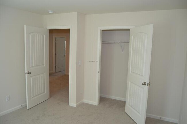 Building Photo - Available Now! Move in Ready!