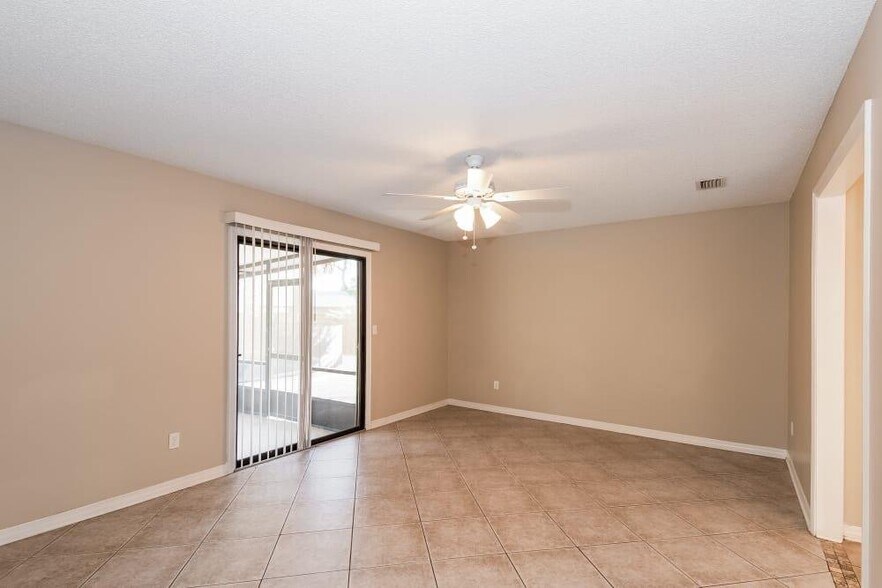 Building Photo - 2048 Pompano Pkwy