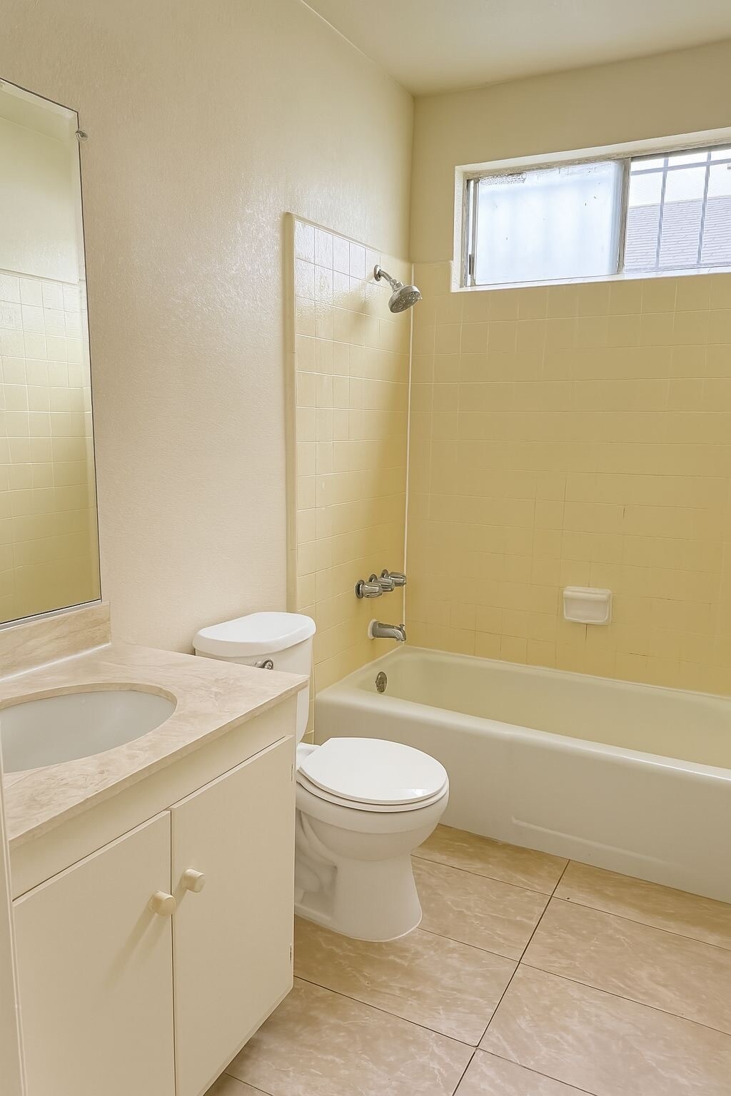 Building Photo - 548 Hyde Park Pl