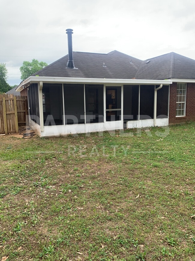 Building Photo - 6208 Sandy Ridge Curv