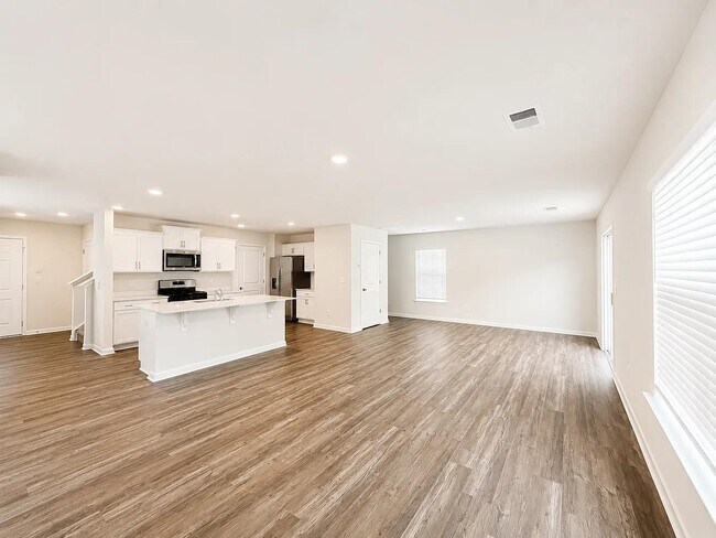 Building Photo - 225 Deskin Ln