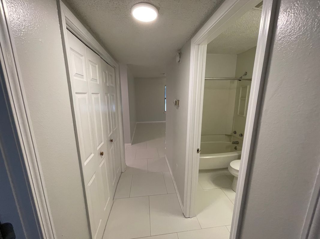 Building Photo - 390 Guzzardo Ln