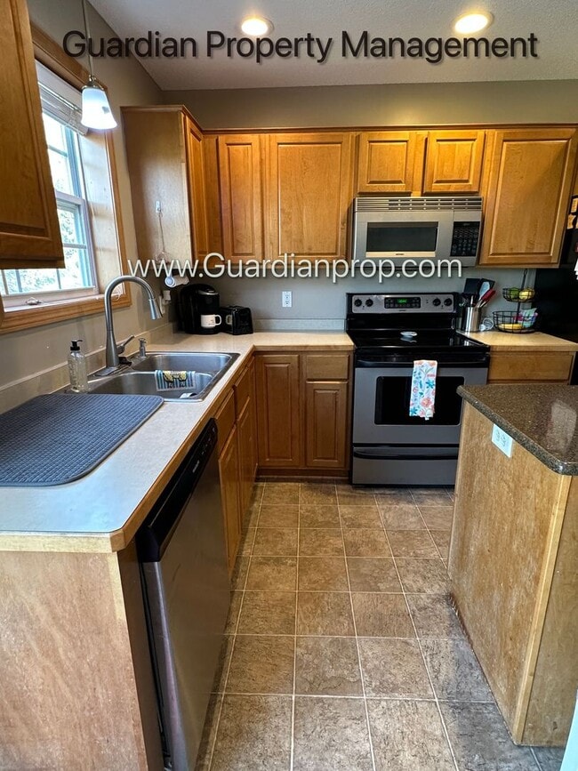 Building Photo - Lakeville End Unit Town Home, 2 Car Garage, 2.5 Baths, Walk out Patio, Available July