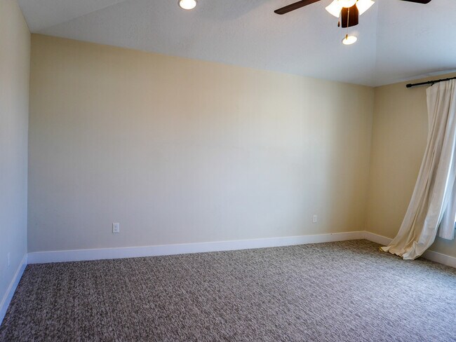 Building Photo - 2274 S 50 E