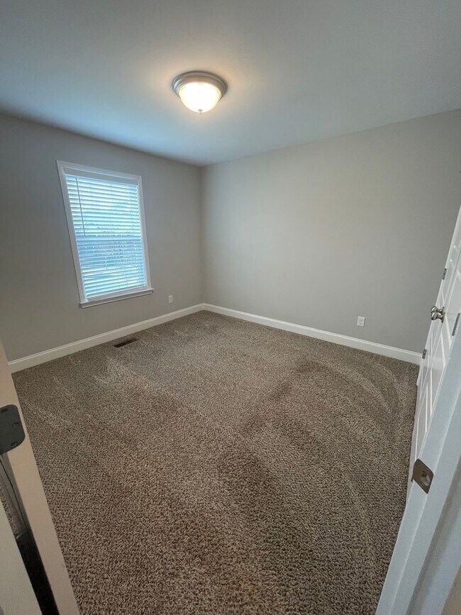 Building Photo - 4 Bedroom + Finished Basement for Rent in Ooltewah