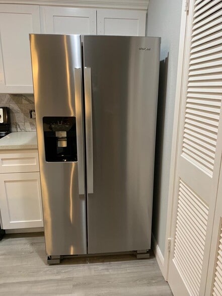 Building Photo - 1900 Peach Ave