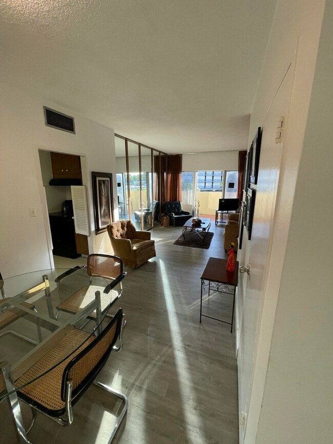 Building Photo - 880 NE 69th St