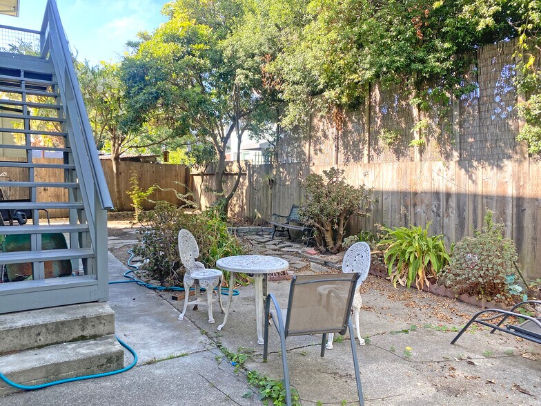 shared back yard/patio - 1114 Stannage Ave