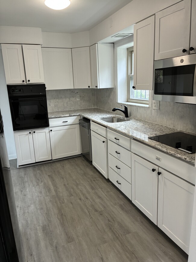 Building Photo - 1130 River Hill Dr