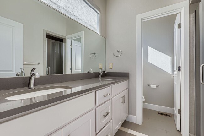 Building Photo - 2851 W 21st Ave