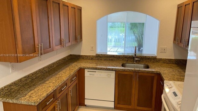 Building Photo - 10966 NW 62nd Ter   Doral Fl 33178