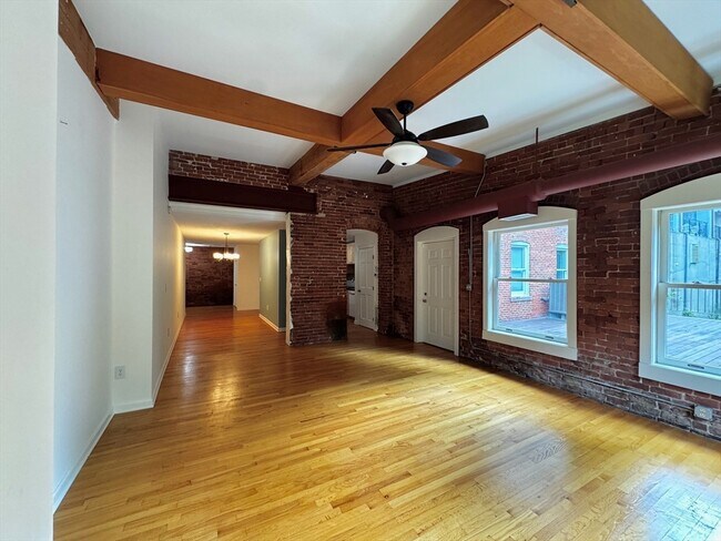Building Photo - 362 Granville Rd