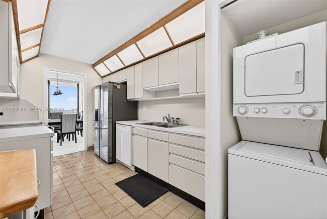 Building Photo - 19355 Turnberry Way