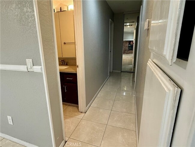 Building Photo - 18693 Albany St