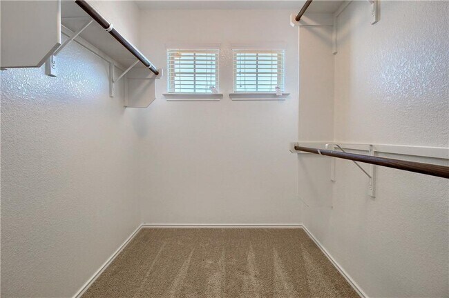 Building Photo - 13909 Osmarea Dr