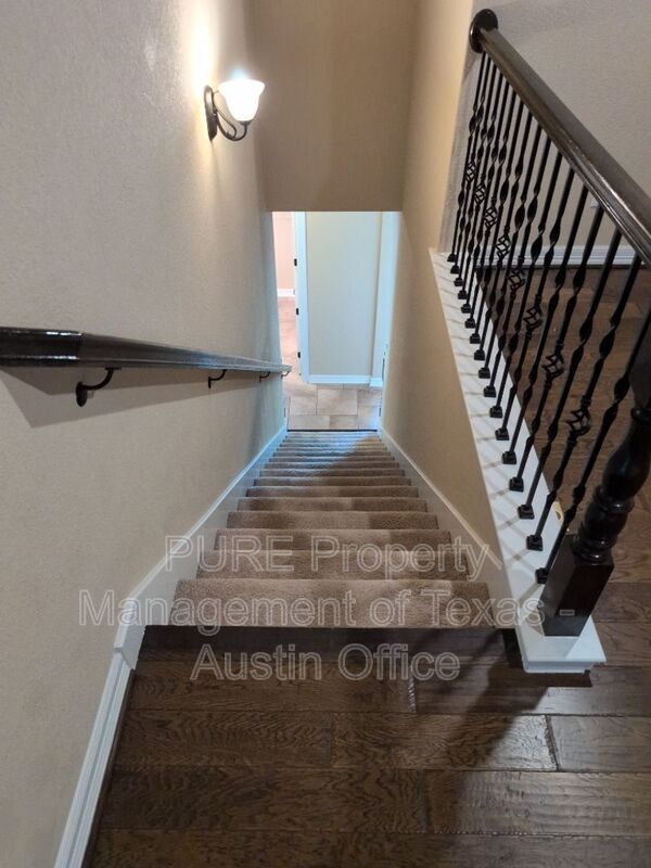 Building Photo - 325 Lombardia Dr