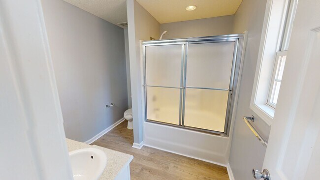 Building Photo - Spacious home near Fort Bragg, Schools, & Shopping!