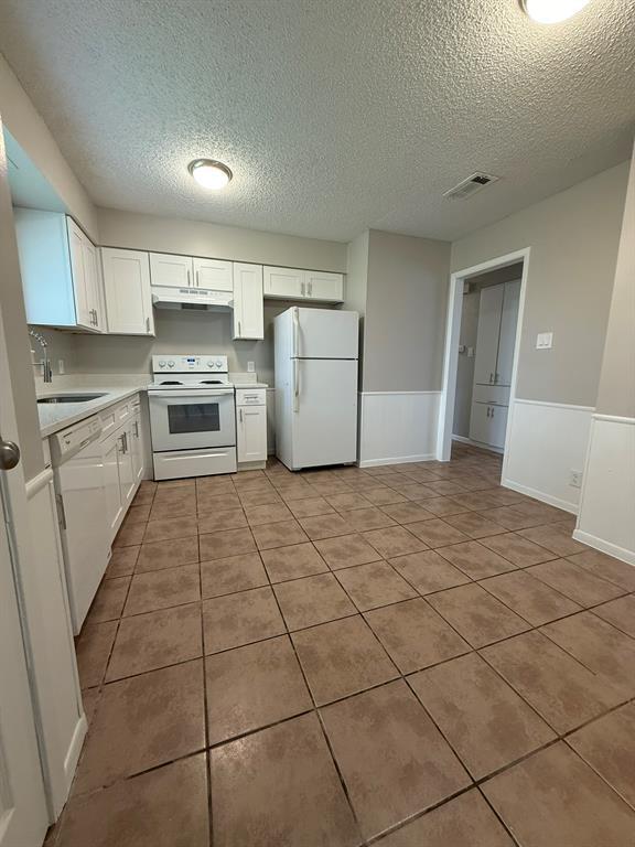Building Photo - 12310 Willow Wild Dr
