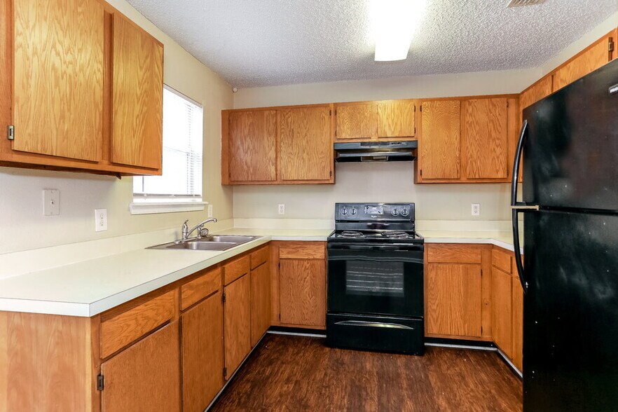 Building Photo - 1554 Brook Forest Dr
