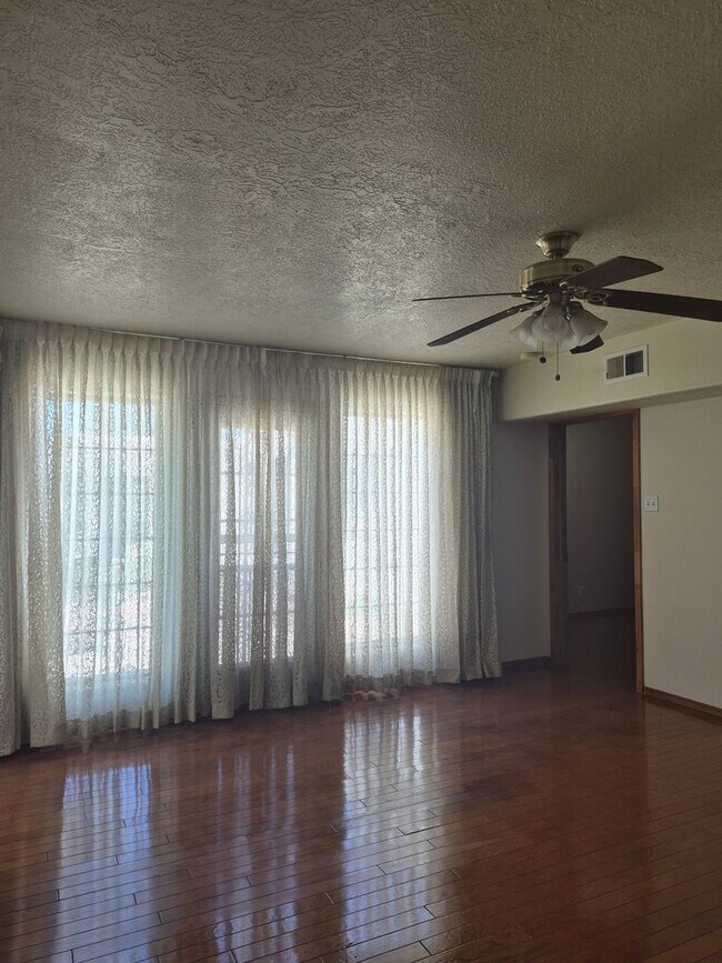 Building Photo - 5832 Avenida La Barranca NW