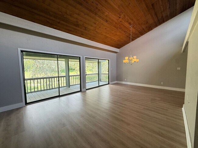 Building Photo - 5006 Sherwood Ln