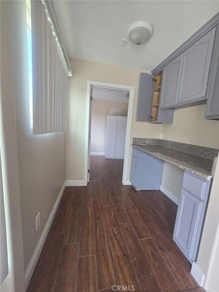 Building Photo - 628 W 59th Pl