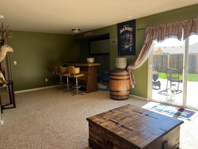 Building Photo - 4 Bedroom Home close to Peterson SFB