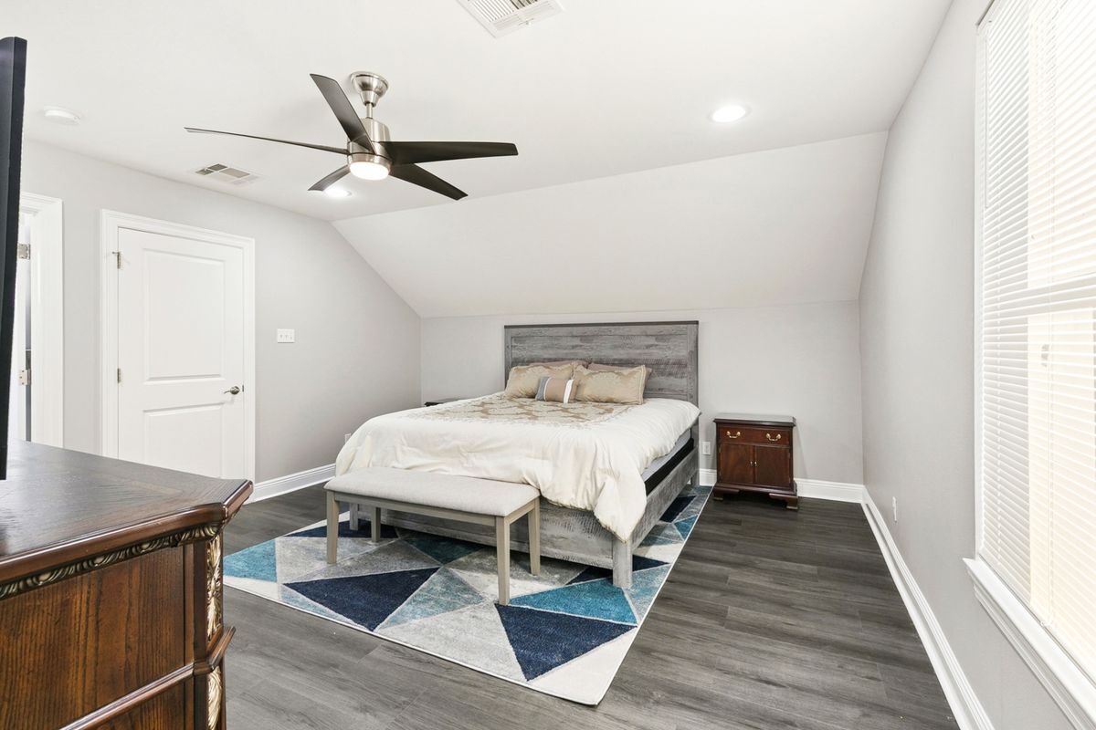 Building Photo - 2133 Dumaine St