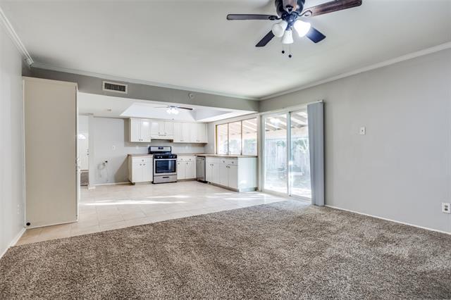 Building Photo - 2200 Briarwood Dr