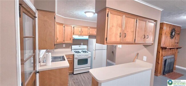 Building Photo - 1103 N Van Buren St