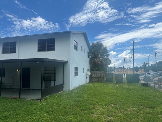 Building Photo - 8507 Sunset Dr