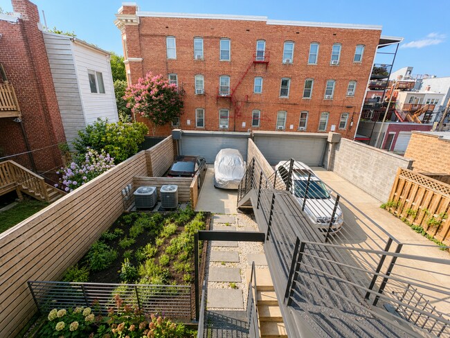 Building Photo - LUXURY CONDO BY METRO