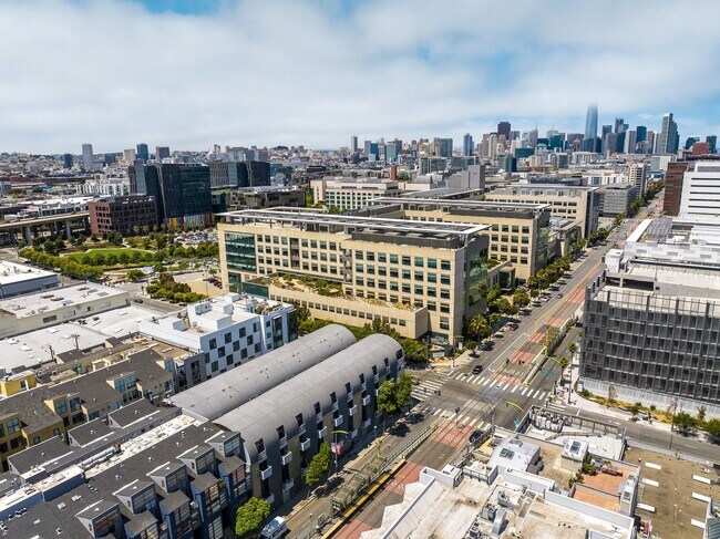 Building Photo - Stunning Two Bedroom Condo in Prime Neighborhood - Please Contact for Showing Availability!