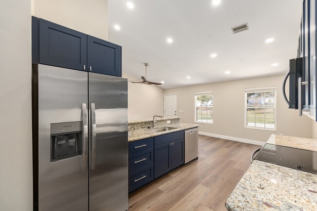 Building Photo - 6523 NW 109th Pl