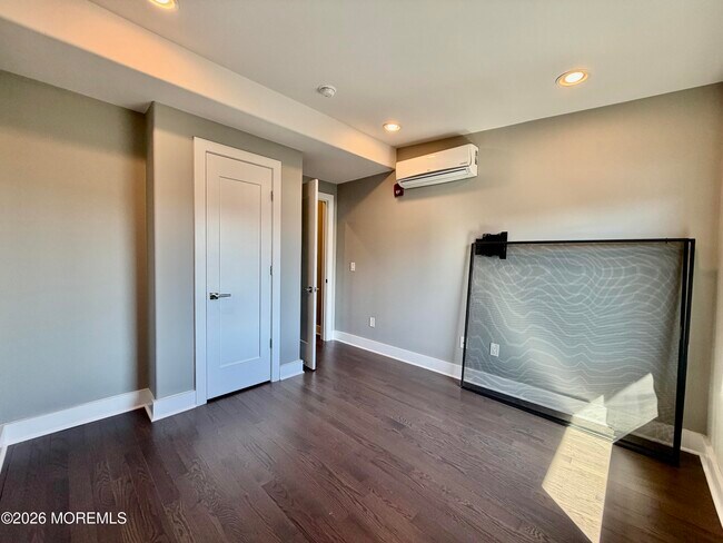 Building Photo - 909 Asbury Ave