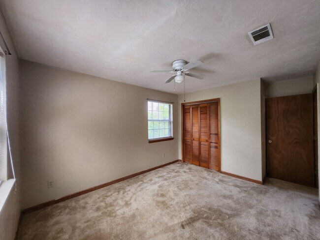 Building Photo - 3 bedroom town home for rent across from FSU Stadium August 2026 move in $1550 per month