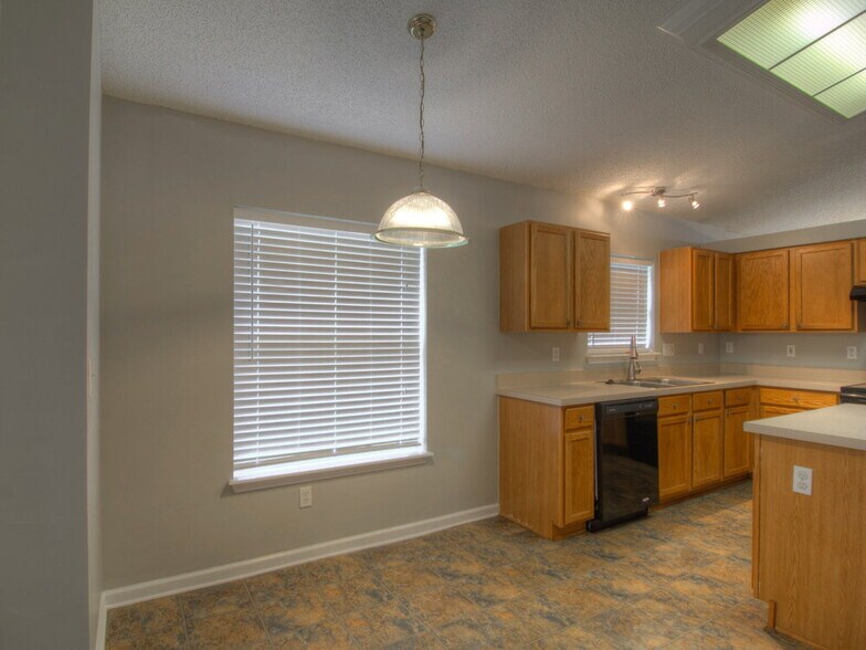 Building Photo - 12630 Richfield Blvd